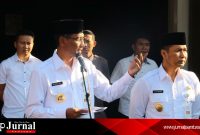 HM Tamzil saat memberikan pesan kepada peserta Apel dihalaman Pendopo Kabupaten Kudus (Foto : istimewa) 