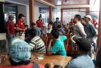 Dihadapan pengemudi dan crew PO Haryanto, Kasat Narkoba Polres Kudus sosialisasikan bahaya Narkoba (Foto:Istimewa)