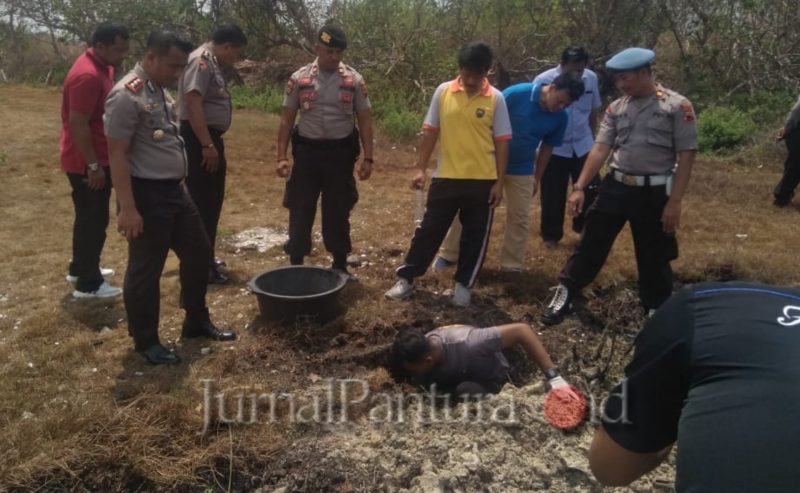 Kapolres Jepara AKBP Arif Budiman melihat proses Disposal oleh tim Gegana Polda Jateng (Foto:Istimewa)