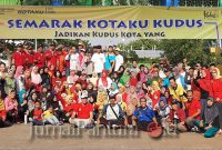 Anggota BKM dari seluruh Kabupaten Kudus bersama masyarakat sekitar, setelah melaksanakan Senam Sehat (Foto:Aik)