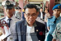 Dr Musthofa Angggota MPR RI sekaligus mantan Bupati Kudus dua periode, setelah memberikan Sosialisasi Empat Pilar di SMK Wisuda Karya (Foto:Aik)