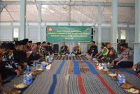 Dandim 0716/Demak Letkol Arh. Muhammad Ufiz bersama Kapolres Demak AKBP Andhika Bayu Adittama memberikan pemahaman bahaya Covid-19 kepada Kepala Desa se Kecamatan Guntur, Demak (Foto:Istimewa)