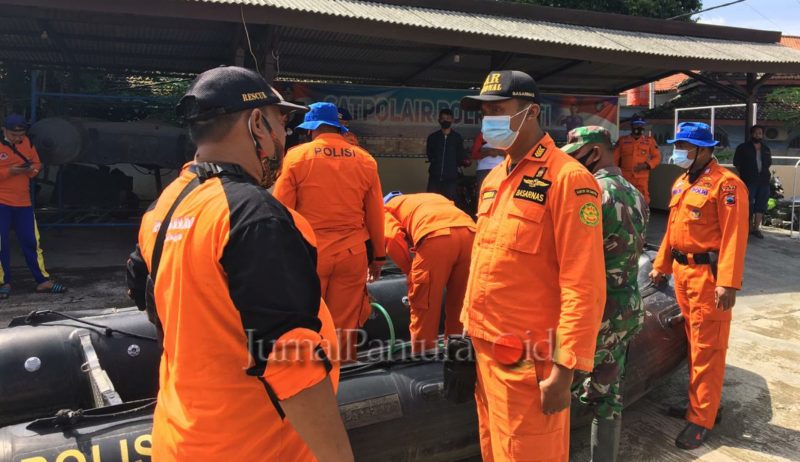 Tim Basarnas dan BPBD Pati kembali melakukan pencarian warga tenggelam di Sungai Silogonggo (Foto:Istimewa)