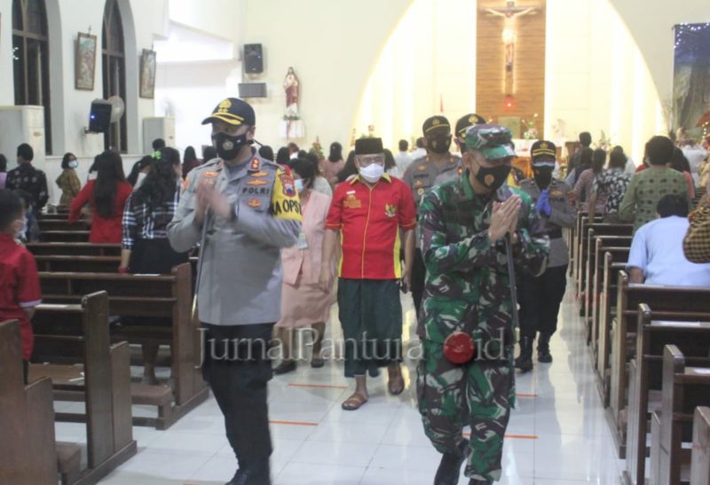 Dandim dan Kapolres Pati bersama tokoh masyarakat berpatroli mengunjungi Gereja-gereja di wilayah Pati (Foto:Istimewa)