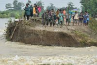 Tanggul di perbatasan Desa Kembangan dengan Dukuh Sawi, Desa Sumberejo, Bonang jebol selebar 17 Meter (Foto:Istimewa)