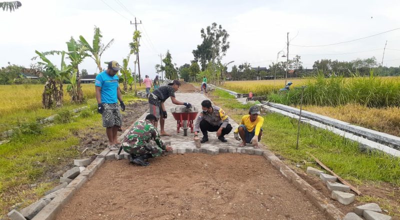 Bhabinkamtibmas dan Babinsa sebagai garda terdepan mewakili Kepolisian dan TNI harus kompak dengan warga (Foto:Istimewa)