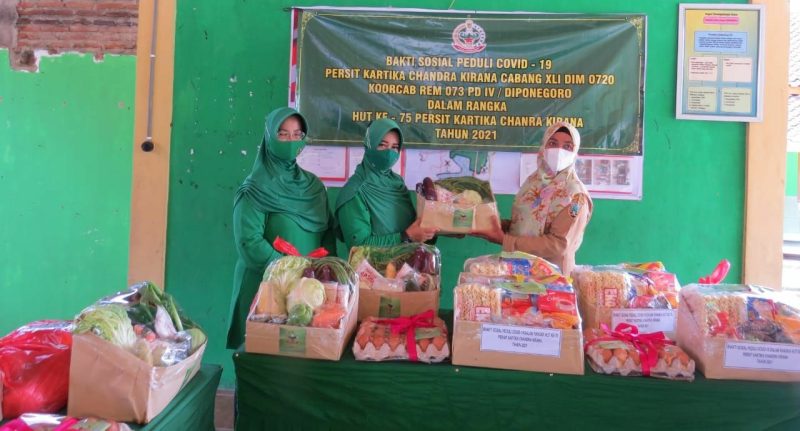 Baksos peduli Covid-19 dalam rangka HUT Persit KCK Cabang XLI Dim Rembang (Foto:Istimewa)