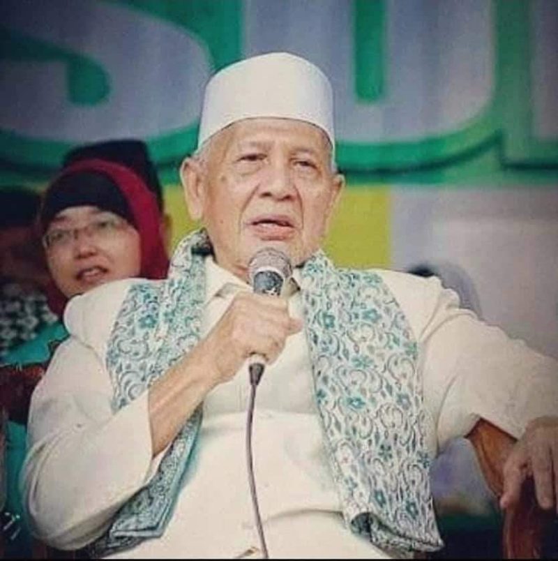 KH Sya'roni Ahmadi (Foto:Istimewa)