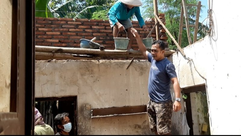 Perbaikan rumah tidak layak huni beberapa waktu lalu (Foto:J02)