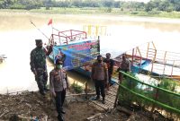 Patroli gabungan TNI-POLRI ingatkan warga untuk selalu mewaspadai bencana (Foto:Istimewa)