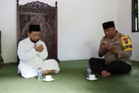 Kapolres Demak AKBP Budi Adhy Buono bersama Pengasuh Ponpes Girikusomo (Foto:Istimewa)
