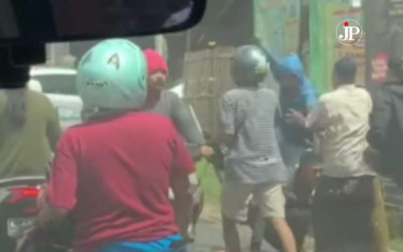 Seorang pemuda dikeroyok beberapa orang di TL Prambatan Kudus (Foto:J02) 
