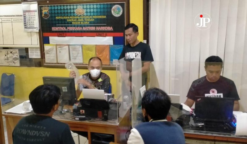 Dua pemuda diamankan Polisi karena mengedarkan Sabu dan Pil terlarang (Foto:Istimewa) 