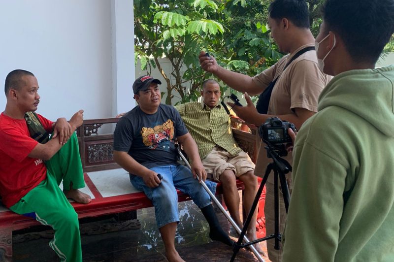 Mahasiswa BKI IAIN bersama FKDK dan ODGJ (Foto: ML) 