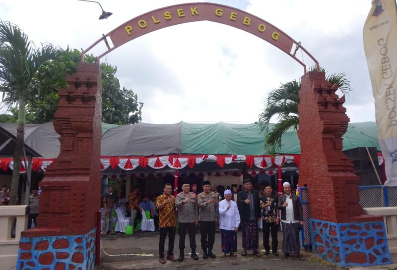 Gapura desain zaman majapahit di Kantor Mapolsek Gebog, Kudus. (Foto:J02)