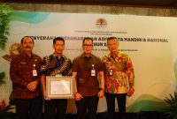Ilustrasi. Penerimaan penghargaan Sekolah Adiwiyata Nasional bagi SMP 1 Mejobo Kudus. (Foto:Istimewa)