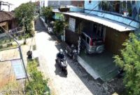 Pelaku jambret kalung di Prambatan Lor terekam kamera CCTV (Foto:J02) 