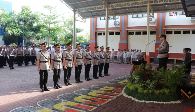 Serah terima jabatan Waka Polres Kudus, Kapolsek Mejobo, Kapolsek Jekulo, Kapolsek Jati dan Kapolsek Kudus Kota. (Foto:Istimewa)