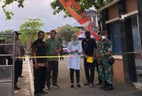 Kepala Disbupar didampingi Camat Jati membuka Bazaar Ramadhan Getaspejaten (Foto:Istimewa) 