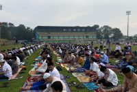 Ribuan Jamaah Salat Hari Raya di Stadion Wergu Wetan Kudus (Foto:J02) 