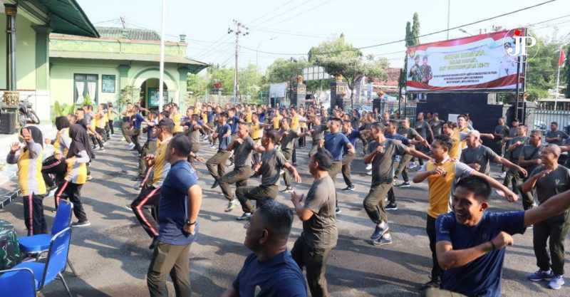 Anggota Polres, Kodim dan Yonif Alugoro senam bersama (Foto:Istimewa) 