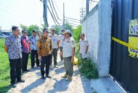 Bupati Kudus saat menindak salah satu tempat karaoke di Desa Jati Wetan, Kecamatan Jati, Kudus. (Foto:Istimewa)
