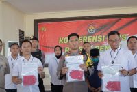 Wakapolres Demak Kompol Andy Setiawan menunjukkan barang bukti (Foto:istimewa) 