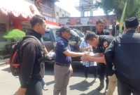 Pendekar PSHT Cabang Kudus saat menyambut kebebasan Sunarji di Rutan Kelas II B Kudus. (Foto:J02)