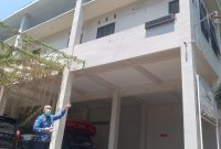 Kepala Dinsos P2P3KB Kudus, Agung Karyanto menunjukkan tempat yang akan menjadi Rumah Aman. (Foto:J05)