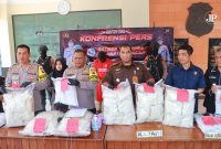 Kapolresta Cilacap menunjukkan barang bukti obat terlarang (Foto:Istimewa) 