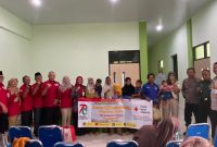 Penyaluran bantuan PMT balita stunting oleh PMI cabang Kudus di Puskesmas Jati. (Foto:J05)