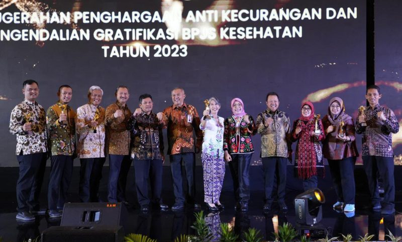 Kesehatan memberikan Penghargaan Anti Kecurangan dan Anti Gratifikasi dalam rangka Hari Anti Korupsi Sedunia. (Foto:Istimewa)