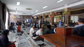 Pelayanan di Samsat Kudus. (Foto:J02)
