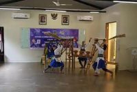 Penampilan tari kreasi oleh SMP Negeri 1 Jati pada ajang FLS2N tingkat Kabupaten Kudus. (Foto:J05)