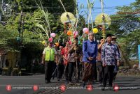 Prosesi Temanten Tebu dalam Tradisi Gantingi di PG Rendeng Kudus. (Foto:J02)
