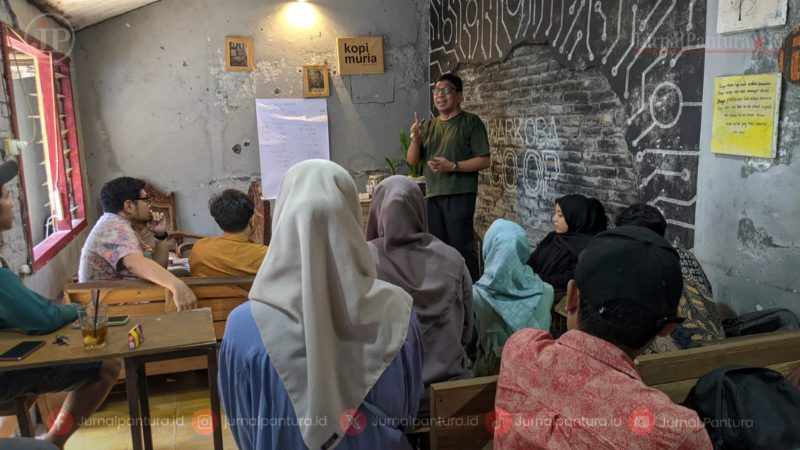 Sekretaris Jendral Dewan Koperasi Indonesia (Dekopin) RI, Sarjono Amsan dalam kegiatan diskusi dan pelatihan pengembangan Koperasi (Foto:JP) 