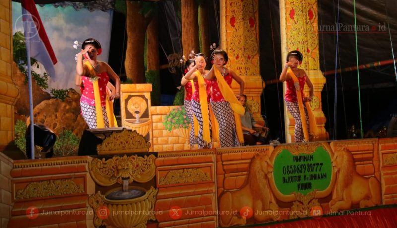 Disetiap pementasan, disisipkan Sosialisasi Pemberantasan Rokok Ilegal (Foto:JP) 