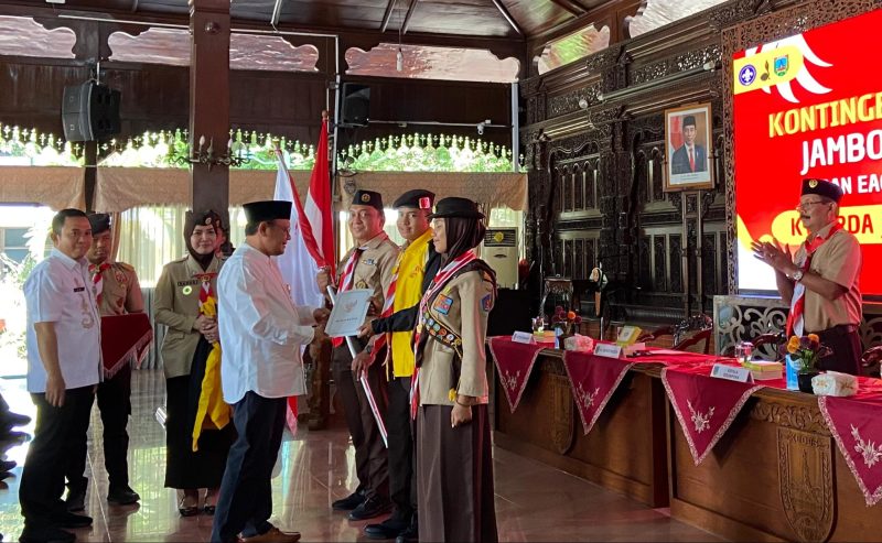 Pelepasan kontingen Kwarcab Kudus untuk mengikuti Jambore Daerah XVI dan ESA Kwarda Jateng. (Foto: J05)