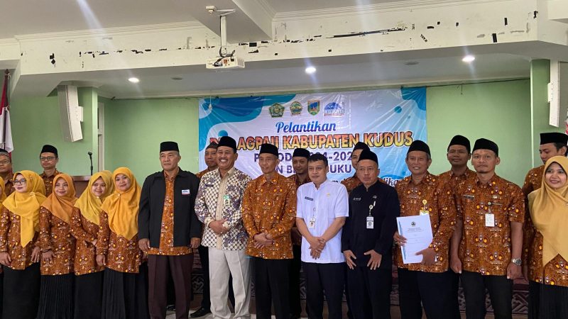 Foto bersama, usai pelantikan Dewan Pimpinan Daerah (DPD) Asosiasi Guru Pendidikan Agama Islam Indonesia (AGPAII) Kabupaten Kudus untuk Masa Bakti 2024-2029. (Foto: J05)