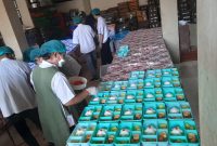 Penyajian menu uji coba program makan bergizi gratis di Kabupaten Kudus. (Foto: J05)