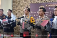 Kapolres Kudus AKBP Ronni Bonic didampingi Wakapolres Kudus Kompol Satya Adi Nugraha dan Kasatreskrim Polres Kudus AKP Danail Arifin (Foto:JP) 