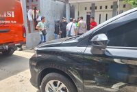 Rumah terduga teroris digeledah oleh tim Densus 88 (Foto:JP) 