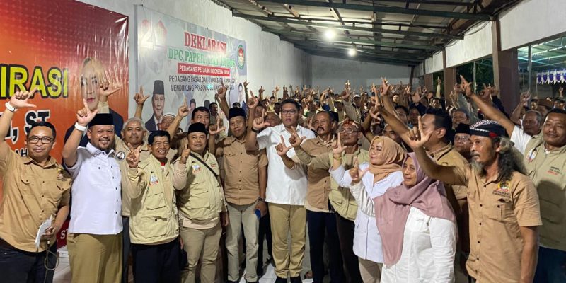 Ketua DPD Gerindra Jawa Tengah Sudaryono yang juga Wamen Pertanian bersama Anggota Tani Merdeka Kudus (Foto:JP) 
