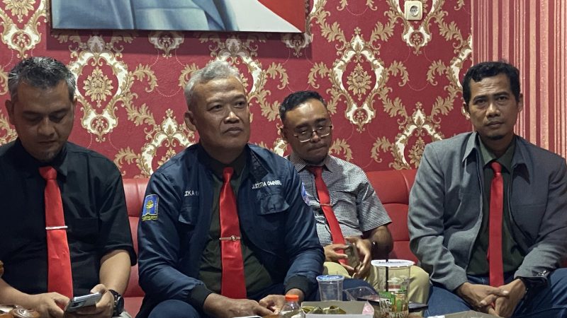 Tim Hukum pasangan calon (paslon) nomor urut 01, Samani Intakoris dan Bellinda Putri Sabrina Birton, dalam Pilkada Kudus 2024. (Foto: J05)