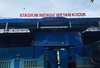 Tulisan Stadion Wergu Wetan diatap tribun utama (Foto:JP) 