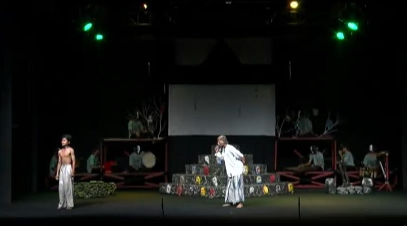 Penampilan Teater Jangkar Bumi dari MA Qudsiyah dalam Festival Teater Pelajar 2024 di Kabupaten Kudus. (Foto: JP)