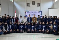 Foto bersama usai Workshop Sertifikasi Halal dan Quick Response Code Indonesian Standard (QRIS) yang berlokasi di Balai Desa Kedungsari, Kecamatan Gebog, Kabupaten Kudus. (Foto: JP)
