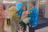 RSUD dr. Loekmono Hadi Kudus menerima penghargaan sebagai fasilitas kesehatan yang komitmen terhadap program Jaminan Kesehatan Nasional atau JKN. (Foto: JP)