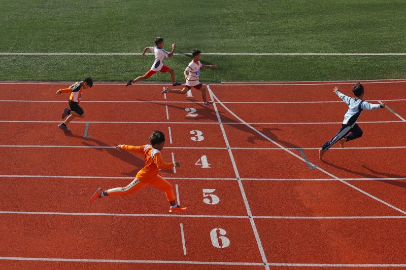 Peserta lomba lari MilkLife Athletics Challenge Seri 1 2025 tiba digaris finish (Foto:Istimewa)