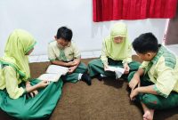 Ujian Tahfidz Juz 30 siswa kelas VI di SD 2 Mlati Kidul, Kudus. (Foto: J05)